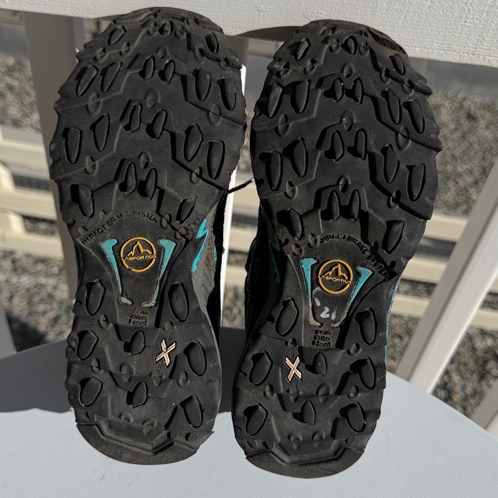 Sportiva Ultra Raptor II Mid GTX Hiking Shoes In Carbon/Topaz Sz-8 - Picture 11 of 15